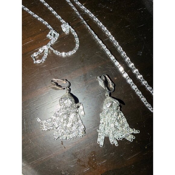Sara Coventry cascade Tassel Necklace & Clip-On Earrings Set - Picture 4 of 9